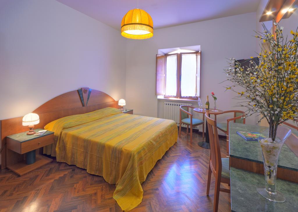 Affittacamere Villa Gigli 锡罗洛 外观 照片